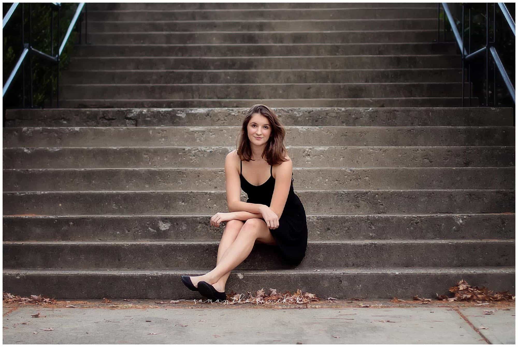 CINCINNATI SENIOR GIRL SITS ON STEPS AT AULT PARK