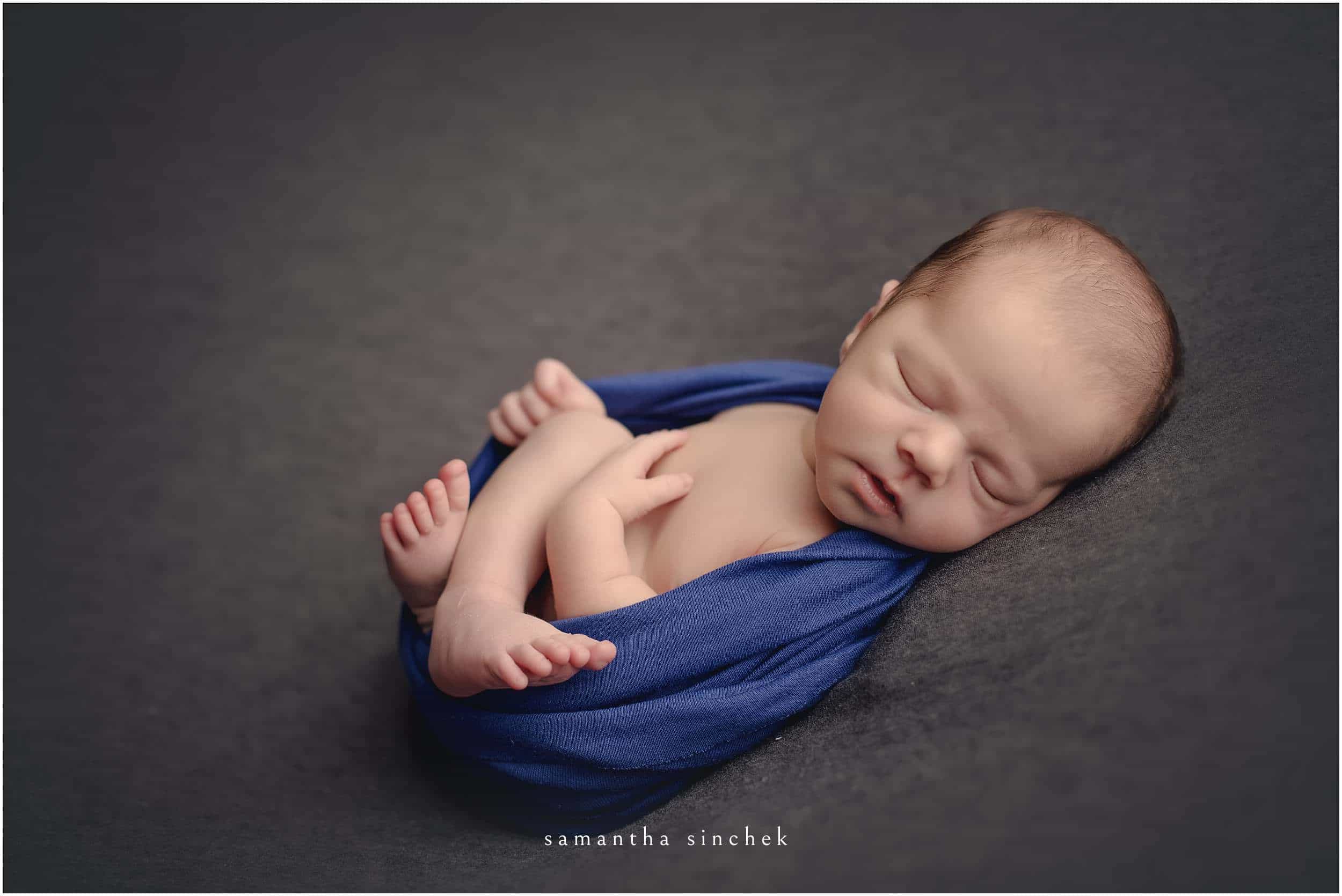 baby boy sleeps at samantha sinchek photography, cincinnati newborn photographer