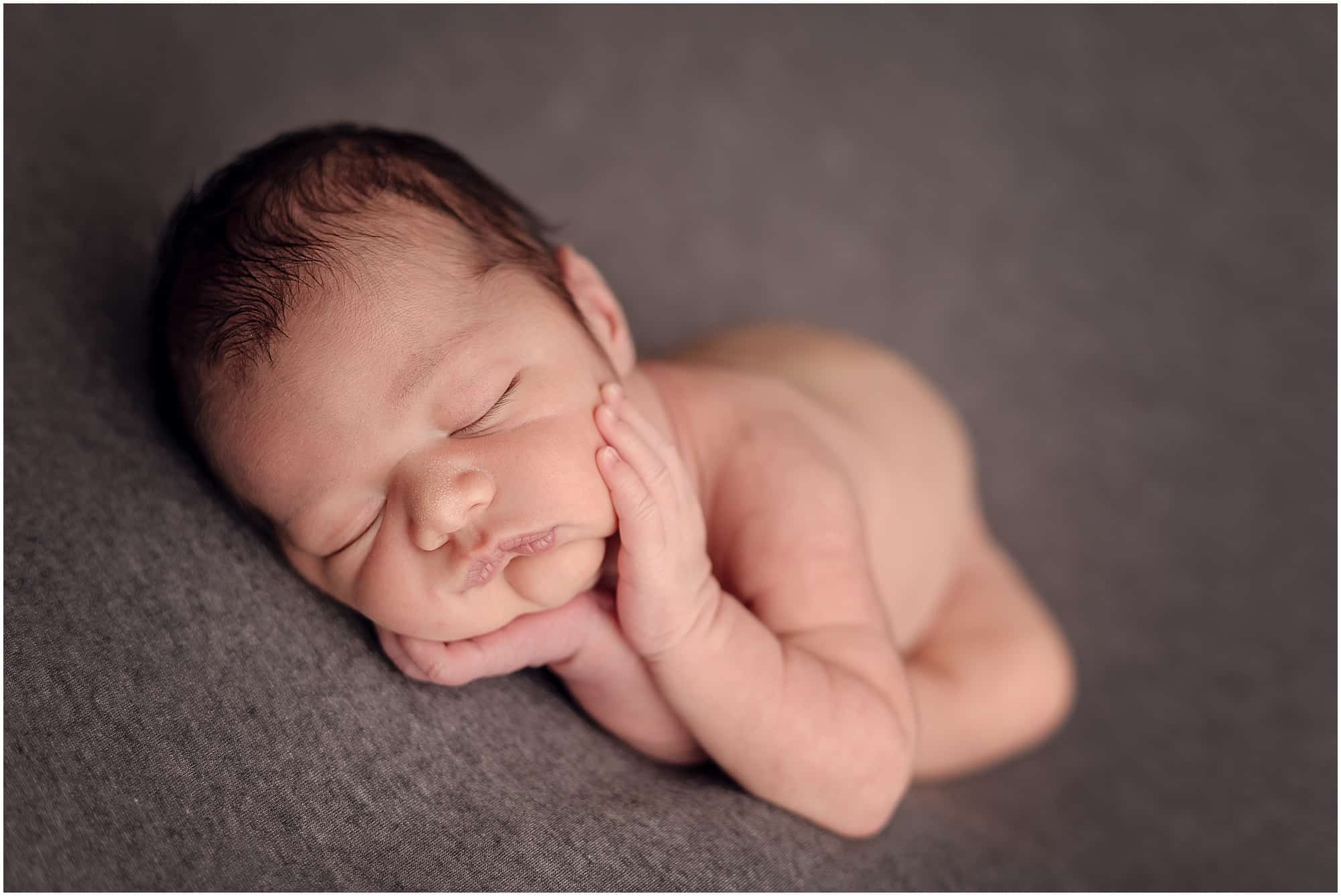 sleeping newborn boy at Samantha sinchek photography of Cincinnati