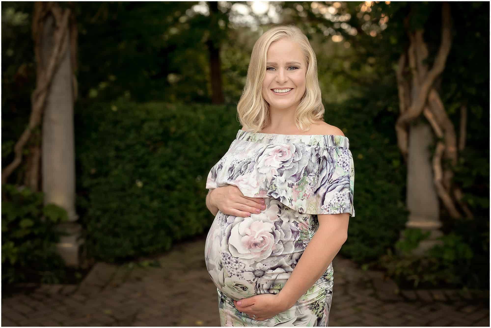 cincinnati maternity photographer at ault park with Samantha sinchek gorgeous sunset maternity pictures