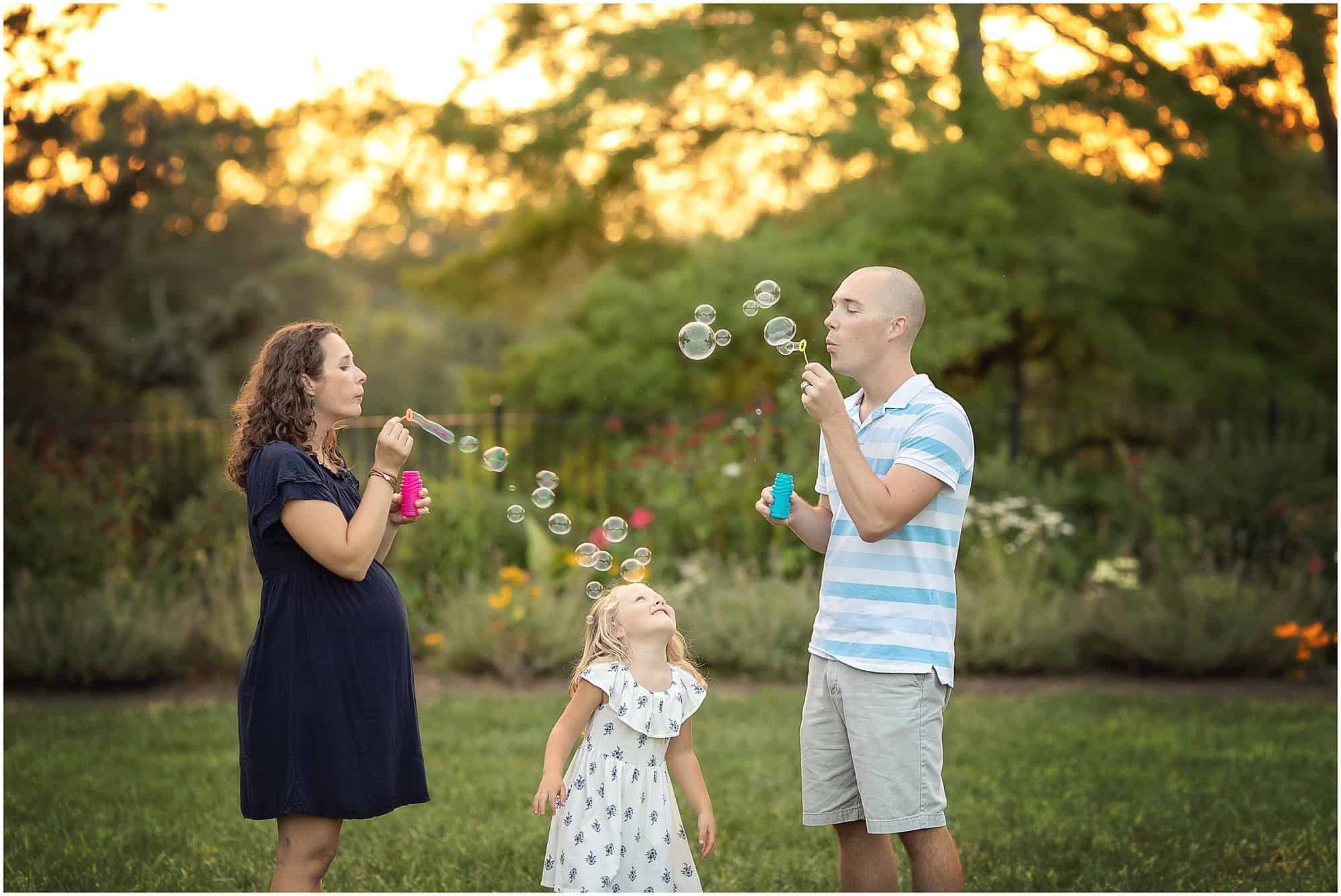 maternity photography at ault park in cincinnati Ohio with Samantha sinchek photography