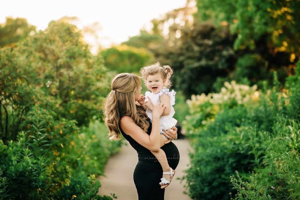 maternity session at ault park in cincinnati ohio with top newborn photographer Samantha Sinchek