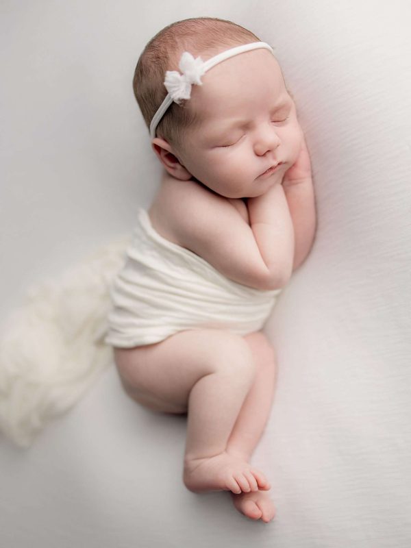 best cincinnati newborn photographer samantha sinchek iris 2022